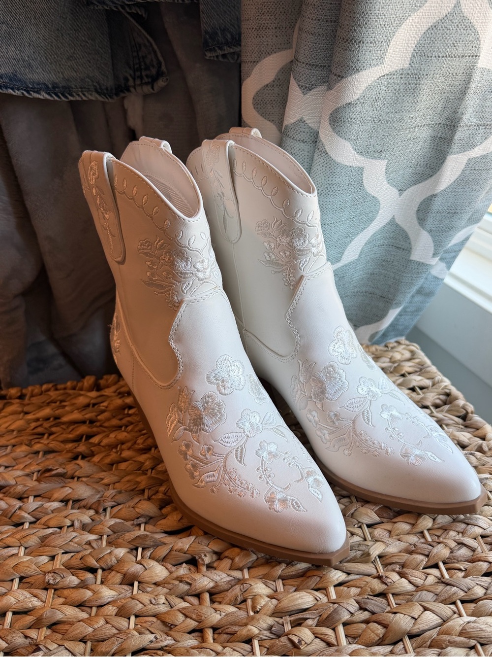 Soda Ivory Embroidered Western Boots - Picture 8 of 8